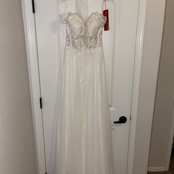 White dress - Picture 5 of 14